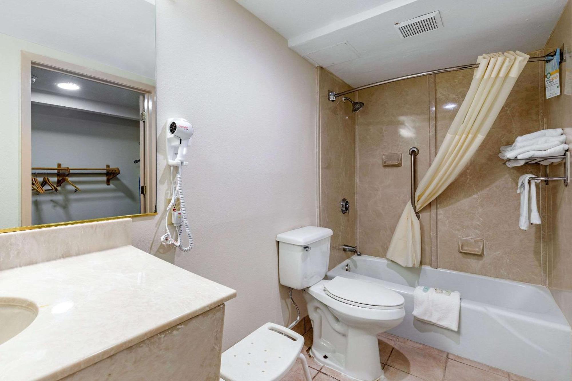 Quality Inn Tyler - Lindale Buitenkant foto